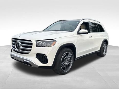 Used 2025 Mercedes-Benz GLS 450 4MATIC image 2