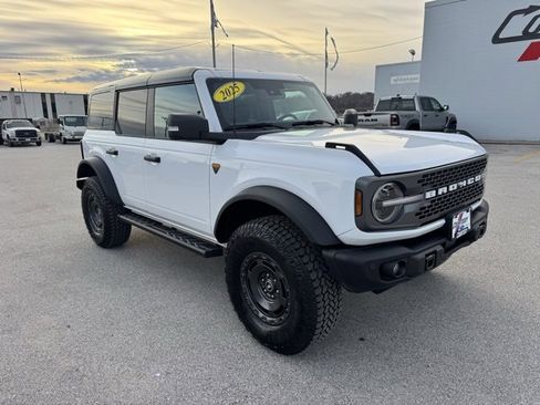 Used 2025 Ford Bronco Badlands image 7