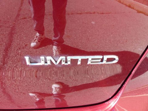 Used 2020 Chrysler Pacifica Limited FWD image 8