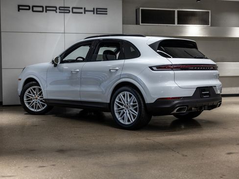 Certified 2025 Porsche Cayenne AWD/4WD image 3