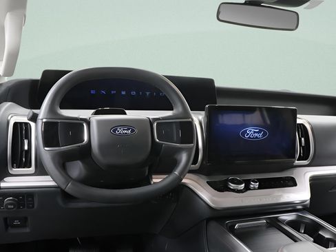 Used 2025 Ford Expedition Active AWD/4WD image 9