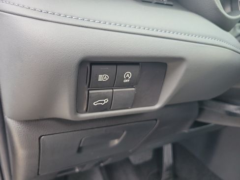 Used 2024 Toyota Highlander XLE AWD/4WD image 28