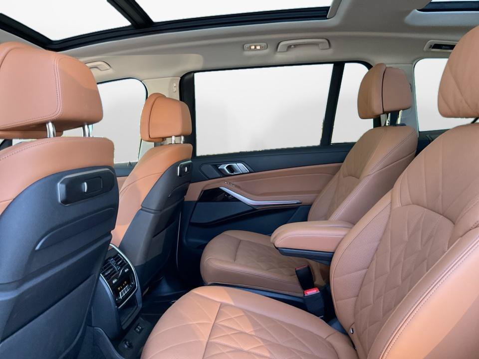 Used 2024 BMW X7 xDrive40i w/ Premium Package AWD/4WD image 13