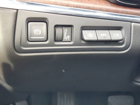 Used 2020 Cadillac XT5 Premium Luxury image 22