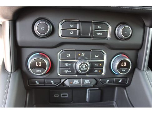 Used 2023 Chevrolet Tahoe Z71 w/ Luxury Package image 15