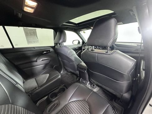 Used 2021 Toyota Highlander XSE image 14