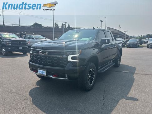 Used 2022 Chevrolet Silverado 1500 ZR2 w/ Technology Package AWD/4WD image 3