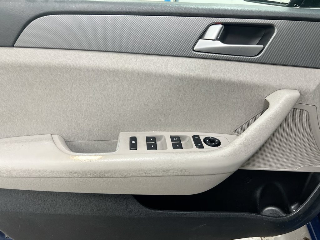 Used 2015 Hyundai Sonata SE FWD image 19