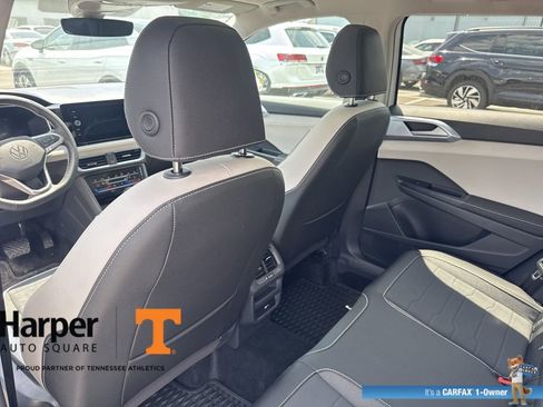 Used 2025 Volkswagen Taos SE w/ Panoramic Sunroof Package AWD/4WD image 11