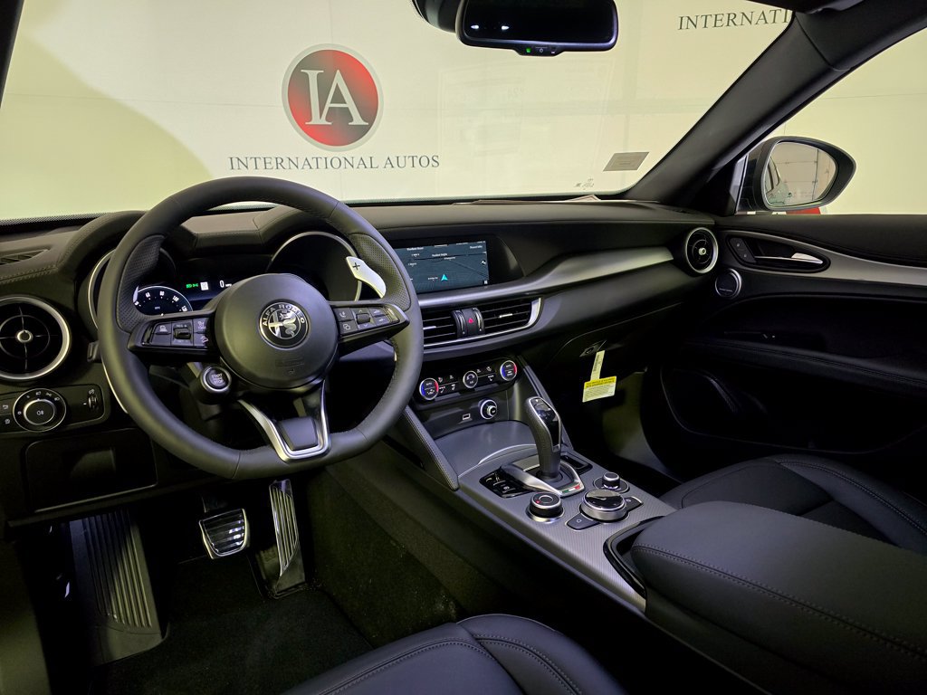 New 2025 Alfa Romeo Stelvio Sprint AWD/4WD image 12