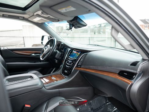 Used 2019 Cadillac Escalade ESV Luxury AWD/4WD image 15