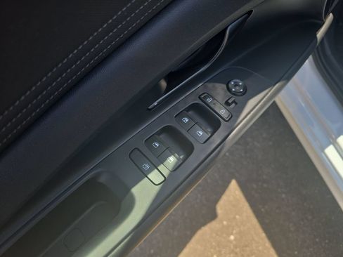 Certified 2025 Hyundai Elantra SEL FWD image 11