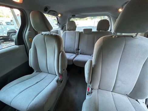 Used 2013 Toyota Sienna L w/ Towing Pkg FWD image 26