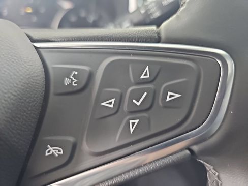 Used 2024 Chevrolet Equinox LT FWD image 23