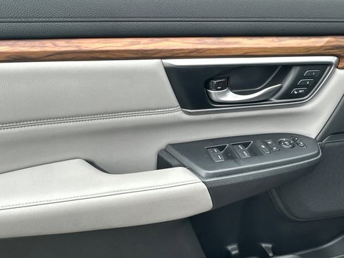 Used 2019 Honda CR-V Touring image 11
