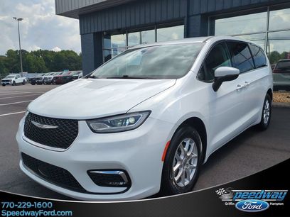 Used 2023 Chrysler Pacifica Touring-L