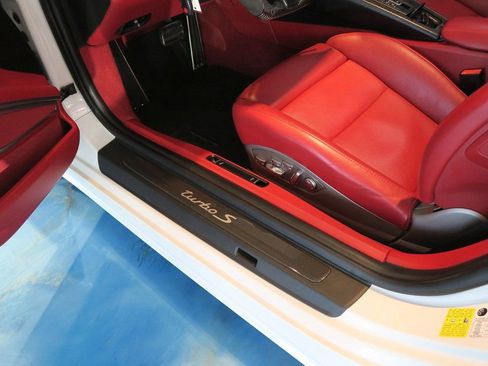 Used 2015 Porsche 911 Turbo S image 15