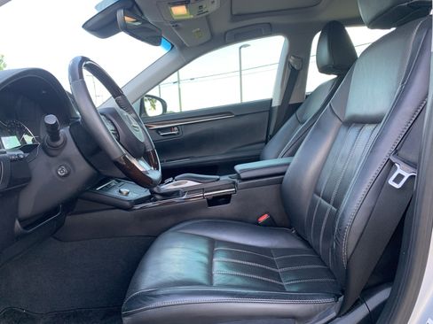 Used 2018 Lexus ES 350 w/ Luxury Package w/Wood Trim FWD image 16