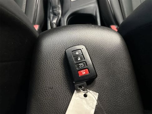 Used 2018 Toyota RAV4 XLE image 36