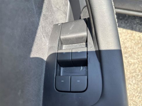 Used 2023 Tesla Model Y Long Range AWD/4WD image 13