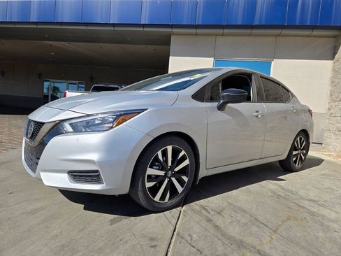 Used 2022 Nissan Versa SR w/ Convenience Package image 2