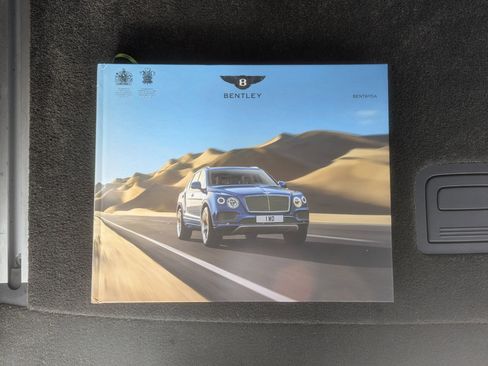 Used 2018 Bentley Bentayga Mulliner image 55