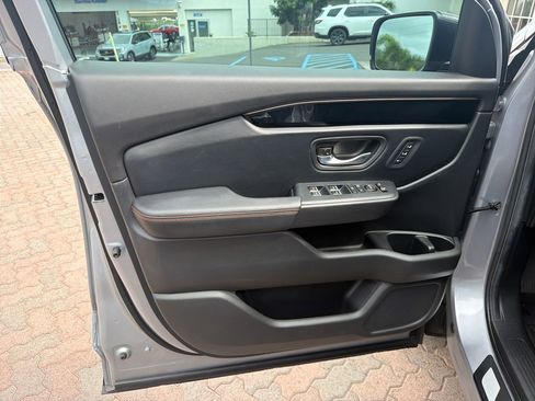 Certified 2025 Honda Pilot TrailSport image 8