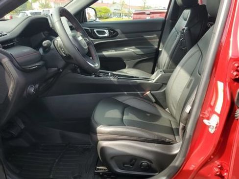 Certified 2025 Jeep Compass Trailhawk w/ Trailhawk Elite Group AWD/4WD image 5