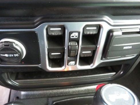 Used 2023 Jeep Wrangler Unlimited Sahara w/ Cold Weather Group image 19