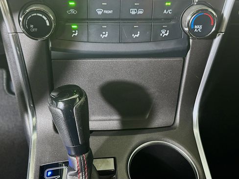Used 2016 Toyota Camry SE FWD image 22