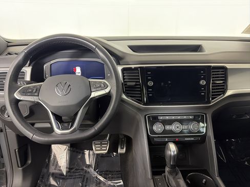 Used 2020 Volkswagen Atlas Cross Sport SEL R-Line image 3