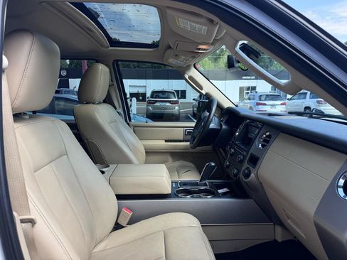 Used 2017 Ford Expedition Limited RWD image 9