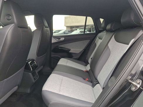 Used 2023 Volkswagen ID.4 Pro image 10