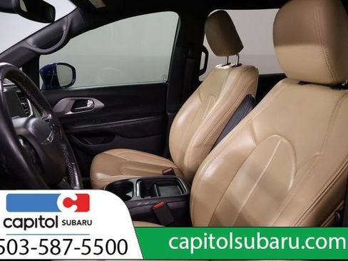 Used 2019 Chrysler Pacifica Touring Plus w/ S Appearance Package FWD image 11