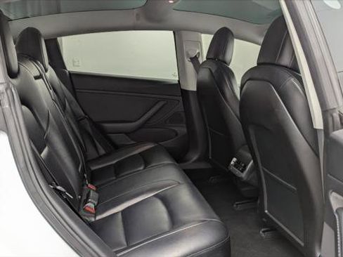 Used 2018 Tesla Model 3 Mid Range image 17