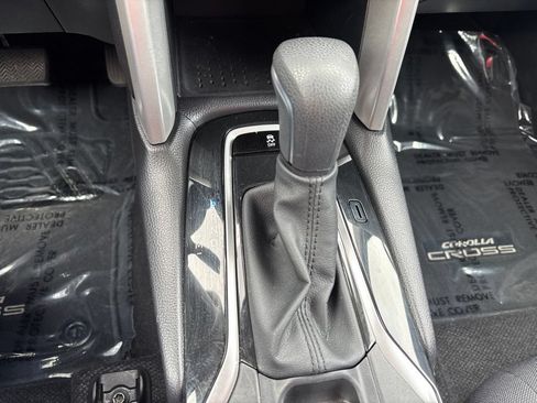 Used 2025 Toyota Corolla Cross LE AWD/4WD image 20