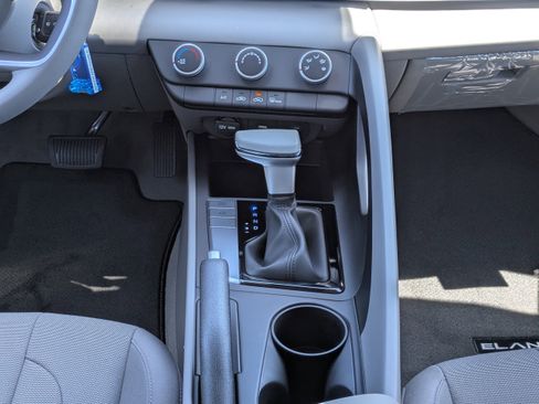 New 2026 Hyundai Elantra SE FWD image 17