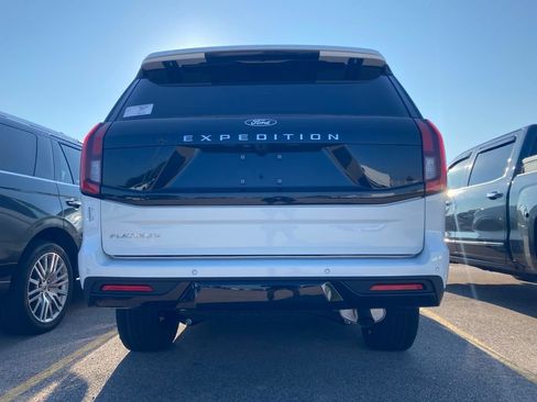 New 2027 Ford Expedition Platinum w/ Driver's Package AWD/4WD image 9