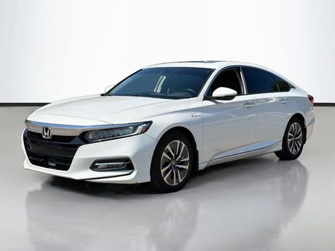 Used 2018 Honda Accord Touring image 2