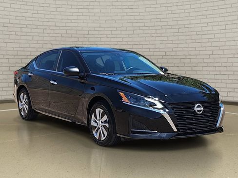 Certified 2025 Nissan Altima 2.5 S FWD image 3