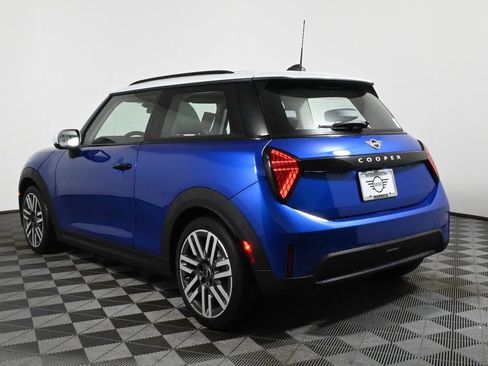 Used 2025 MINI Cooper 2-Door Hardtop image 5