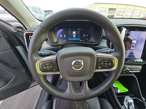 Used 2025 Volvo XC40 B5 Plus AWD/4WD image 10