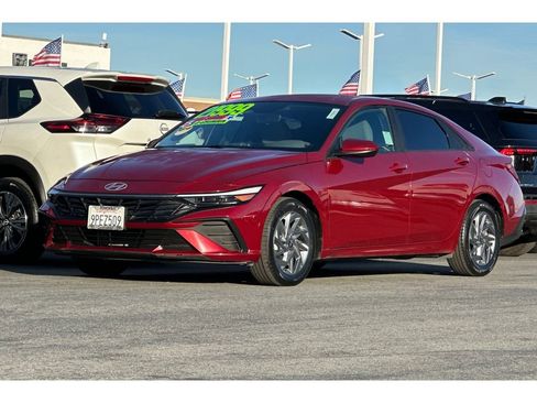 Used 2024 Hyundai Elantra SEL image 8