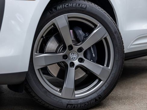 Used 2025 Porsche Macan image 16