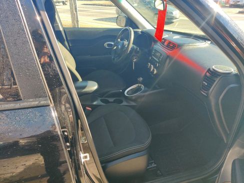 Used 2016 Kia Soul + image 15