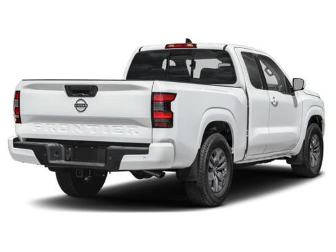 Used 2025 Nissan Frontier SV image 3