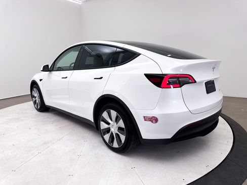 Used 2023 Tesla Model Y Long Range AWD/4WD image 16