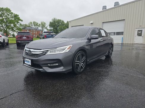 Used 2017 Honda Accord Touring image 3