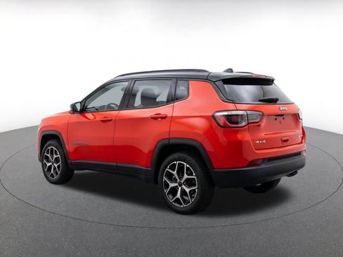 Used 2025 Jeep Compass Limited AWD/4WD image 5