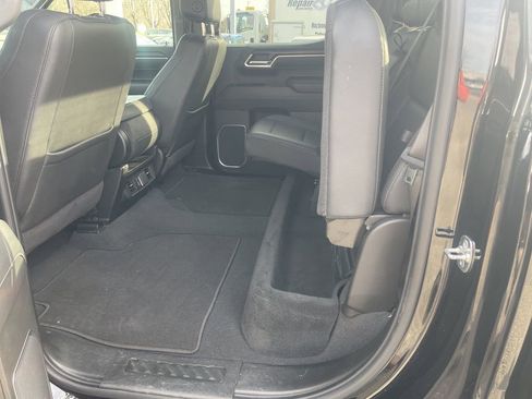 Used 2025 GMC Sierra 1500 SLT image 11